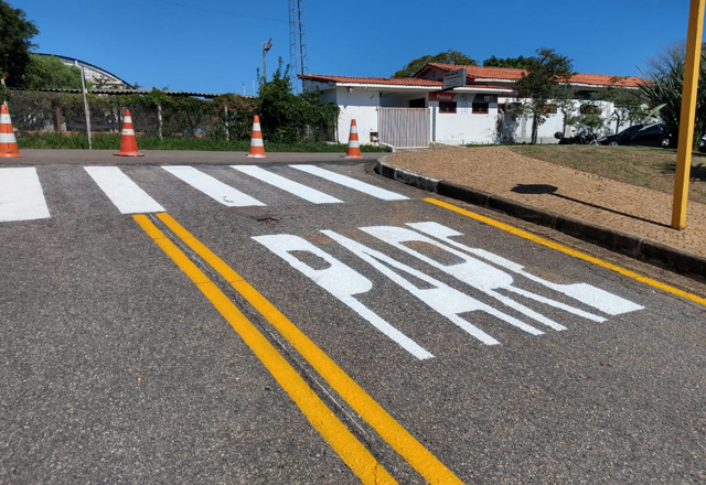 Sinalização de solo é executada por toda cidade, para resguardar a segurança dos pedestres e dos condutores de veículos.