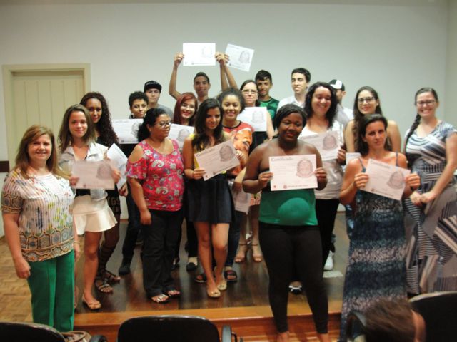 Secretária da SEMADES prestigia formandos do PEQ