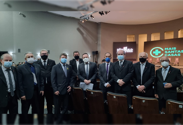 Prefeito Vlamir Sandei esteve ontem, 30/09, no Palácio do Governo, com Vereadores, Secretários e Dirigentes da Santa Casa, em busca de recursos, no lançamento do Programa “Mais Santas Casas”
