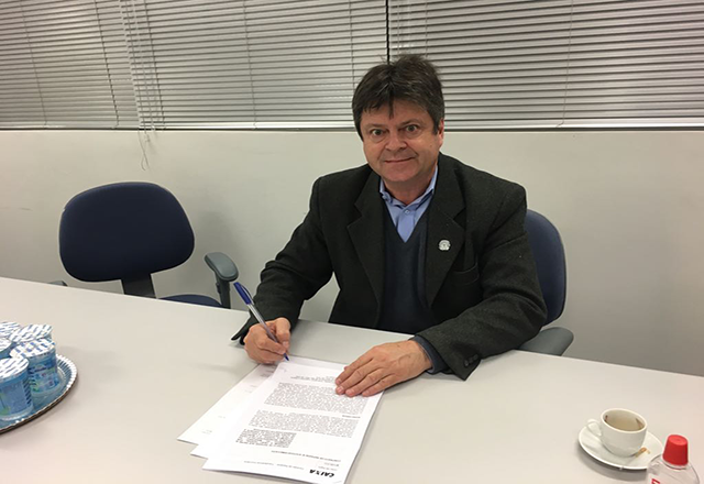 Prefeito Vlamir Sandei assina convênio com Ministério dos Esportes