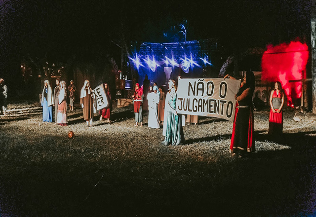 Espetáculo da Paixão de Cristo emociona público