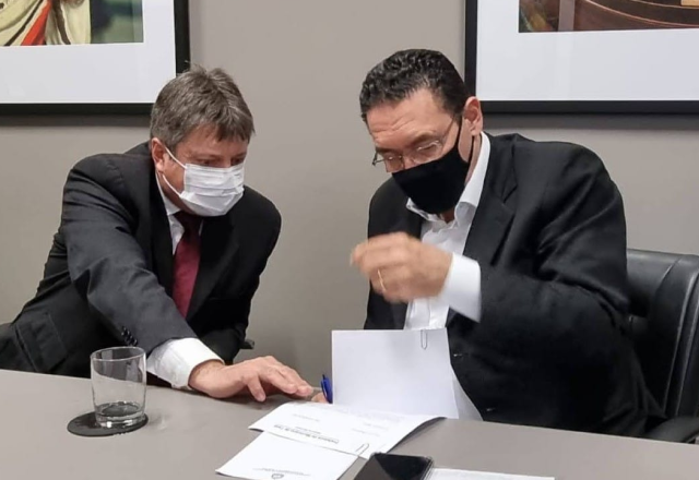 PREFEITO VLAMIR SANDEI CONSEGUIU DO GOVERNO DO ESTADO NOVA MÁQUINA MOTONIVELADORA PARA TIETÊ