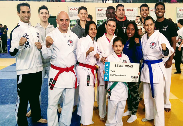 Karatecas de Tietê batem recorde de medalhas no ano neste final de semana