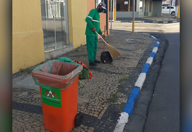 Limpeza de guias e sarjetas chega ao bairro São Pedro e varrição atenderá os bairros