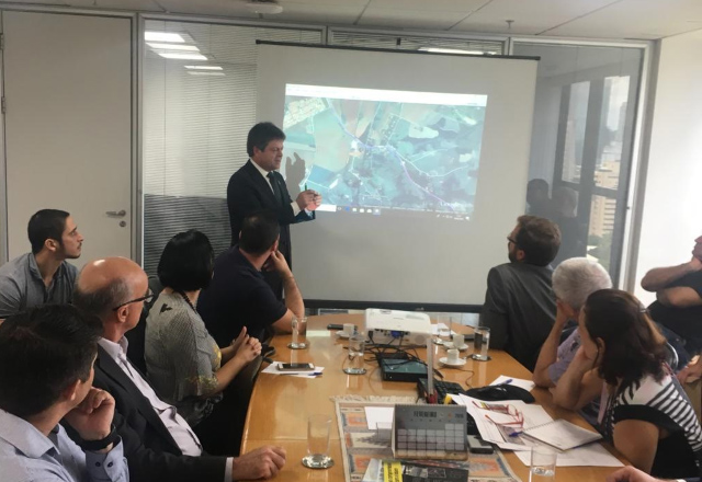 Prefeito Vlamir Sandei participa de reunião na sede da ARTESP