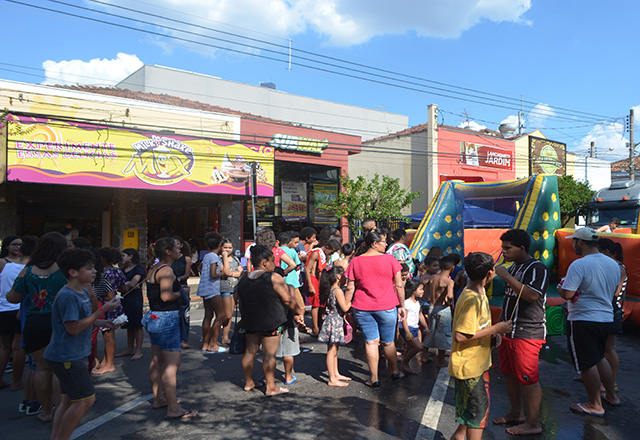 “Vem brincar na Praça” traz diversão na Praça Dr. Elias Garcia