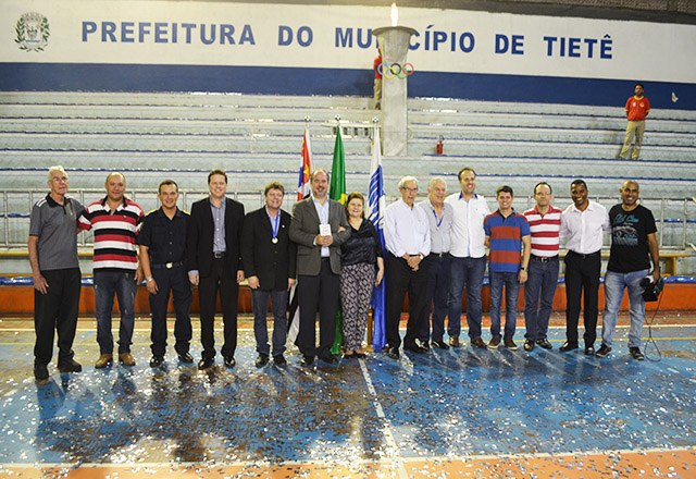 Cerimônia no Ginásio Acácio Ferraz inicia a OMEET