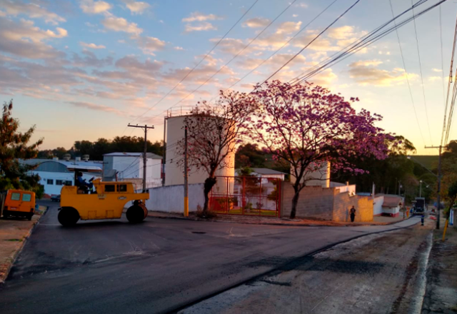 Prefeitura da continuidade nas obras de revitalização dos pavimentos.