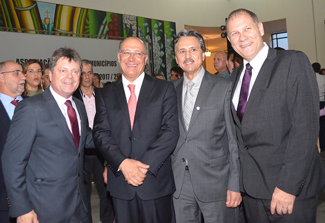 Vlamir Sandei prestigia posse da nova diretoria da APM