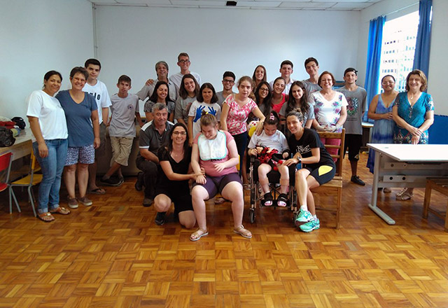 Absoluto Anglo doa cadeira de rodas ao Cirepem