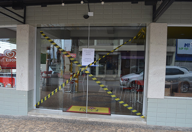 Vigilância Sanitária interdita estabelecimentos em Tietê