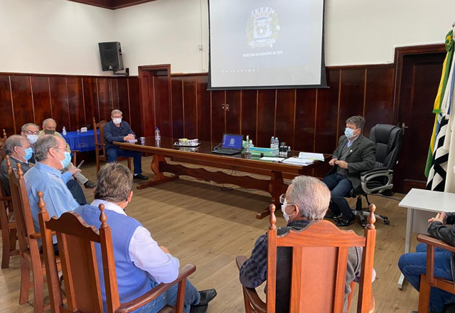 Prefeito reúne-se com representantes da Santa Casa para tratar sobre os repasses para atendimento Covid-19 e Pronto Atendimento