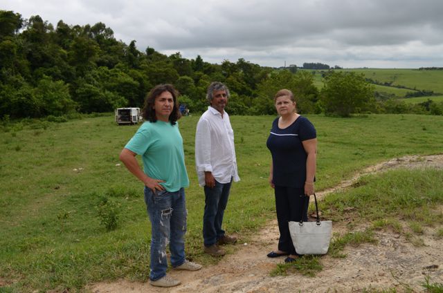 Secretária de Meio Ambiente acompanha trabalho de análise do solo tieteense
