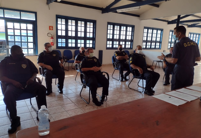 Guarda Municipal atua no aperfeiçoamento profissional de Armamento e Tiro.