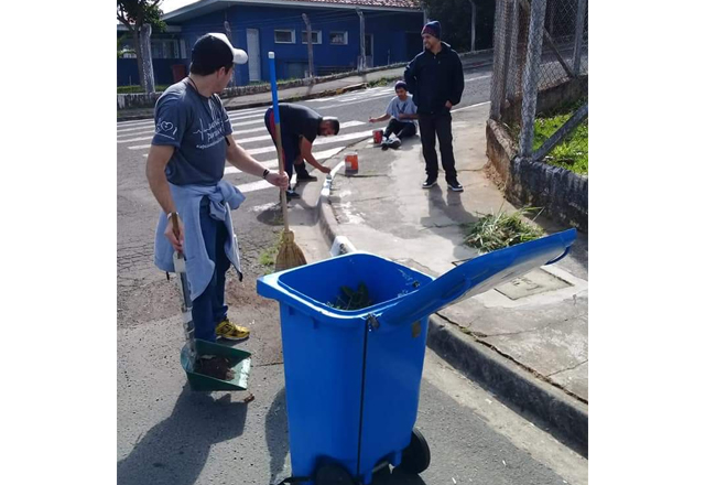 EMEB Aglassi recebe Projeto Social de Igreja Pentecostal