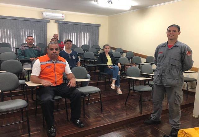 Secretarias Municipais promovem Curso de Combate ao Fogo em Mata.