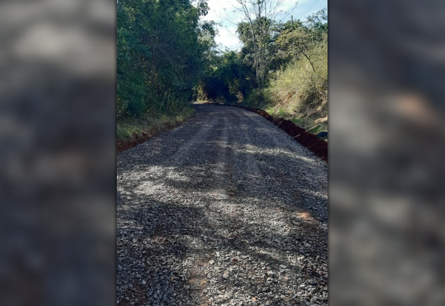 REFORMA E MANUTENÇÃO DA PREFEITURA CHEGA NAS ESTRADAS DO BAIRRO BARONESA