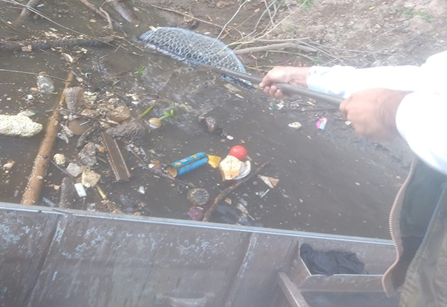 SEMADES e Grupo Ecológico de Tietê realizam ação de limpeza em trecho do Rio Tietê