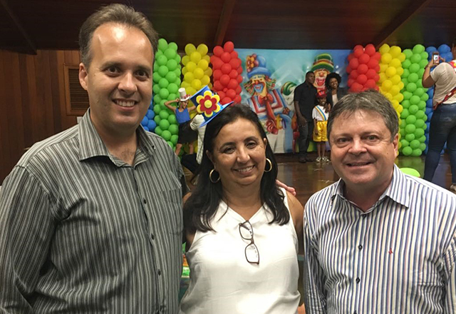 EMEB Carlina presta homenagem à família