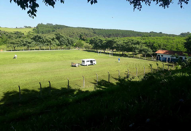 Secretaria de Esportes realiza limpeza e manutenção de áreas esportivas