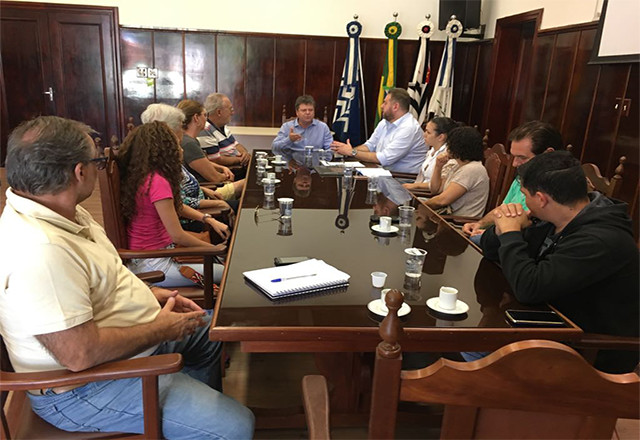 Prefeito Vlamir recebe moradores do Bairro Barra Funda