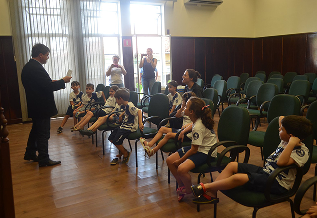 Alunos da Escola Ferinhas visitam Paço Municipal