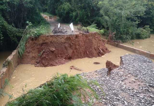 PONTE DANIFICADA - Bairro Largo da Praia