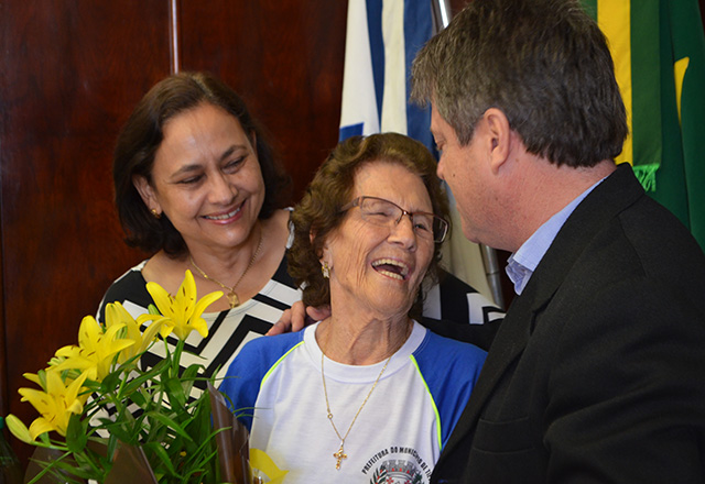 Prefeitura realiza homenagem à atletas