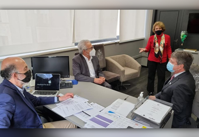 PREFEITO VLAMIR SANDEI ESTEVE NO PALÁCIO DO GOVERNO, EM REUNIÃO, CONQUISTANDO 1 MILHÃO E 100 MIL REAIS EM INVESTIMENTO