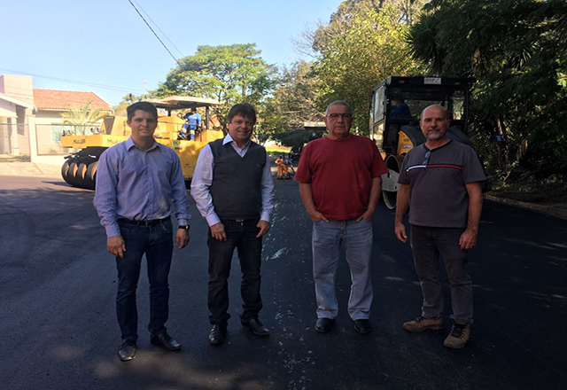 Iniciado recapeamento da pavimentação no bairro Seis Irmãos