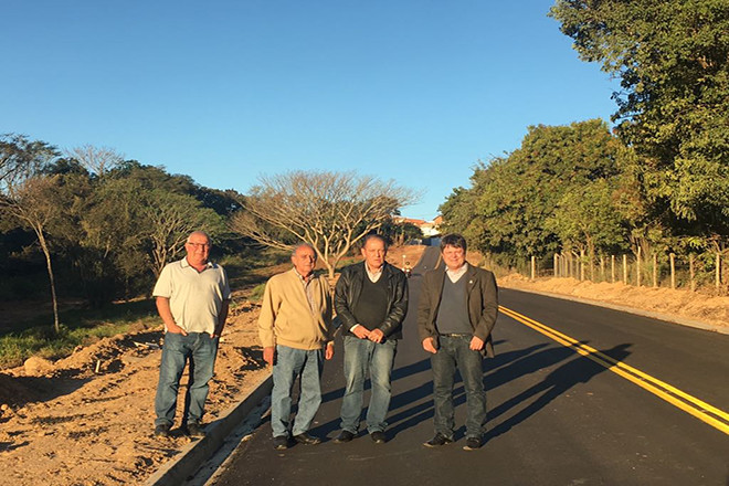 Prefeitura finaliza a pavimentação do acesso ao Bairro Santa Maria