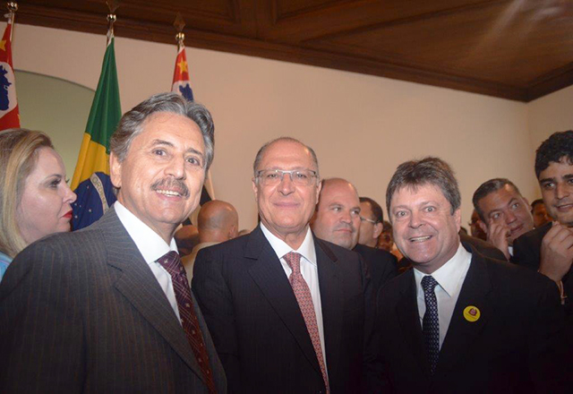 Vlamir Sandei assina convênio para viabilizar acessibilidade na Praça Dr Elias Garcia