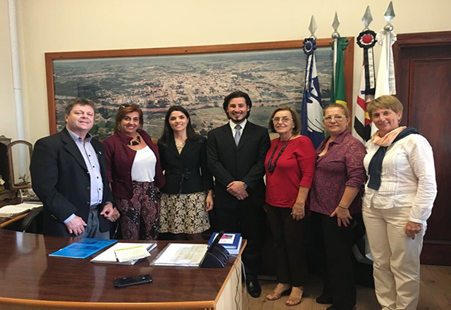 Vlamir Sandei recebe Vera Regina Pereira de Andrade em seu gabinete