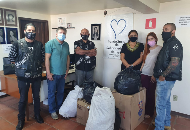 Fundo Social de Solidariedade recebe doação de Roupas do Abutre’s Moto Clube