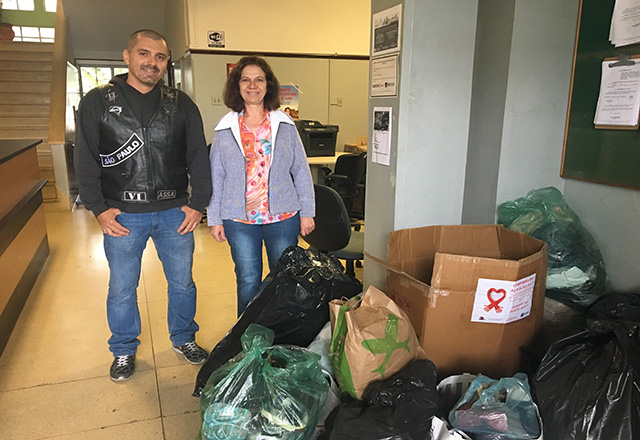 Abutres Moto Clube faz grande doação para a Campanha do Agasalho