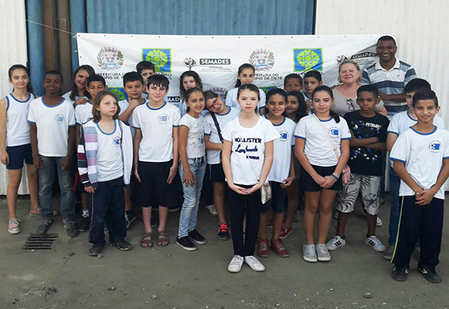 Alunos da Escola Carlina Alves de Lima visitam COOPERETI