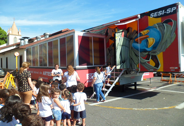 EMEB Alice Visita Unidade Móvel do Sesi