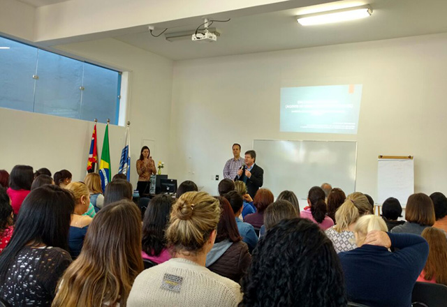 Secretaria de Educação recebe servidores para capacitação