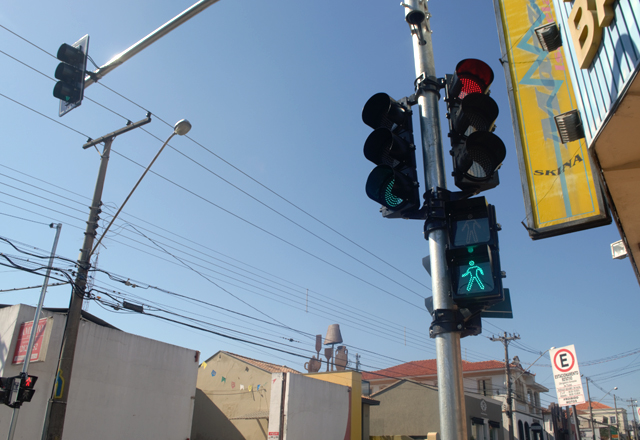 Novos Semáforos são instalados na Rafael de Campos