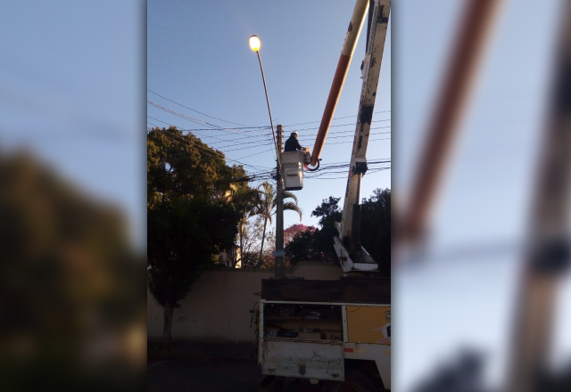 PREFEITURA INVESTIU NA MANUTENÇÃO E SUBSTITUIÇÃO DE APROXIMADAMENTE 1000 LAMPADAS DA ILUMINAÇÃO PÚBLICA DA CIDADE