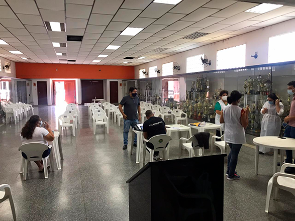 Profissionais de saúde que atuam no atendimento a COVID continuam sendo vacinados