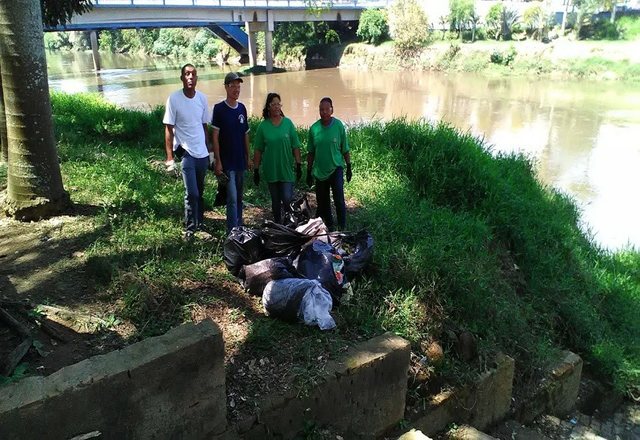 Coleta de lixo é realizada no Dia do Rio Tietê