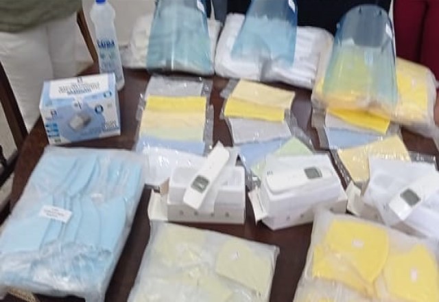 Secretaria Municipal da Educação inicia distribuição de Kit completo de equipamentos de segurança para profissionais da educação e alunos