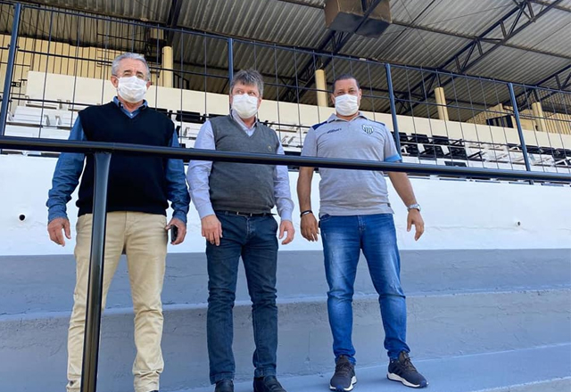 Prefeito Vlamir Sandei visitou o Estádio do Comercial na data do aniversário de 101 anos do tradicional clube tieteense