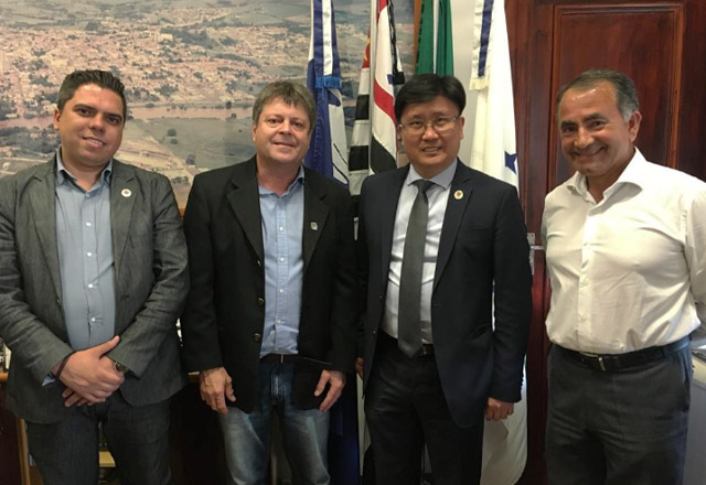 Prefeitura recebe representantes da Câmara de Desenvolvimento e Negócios Brasil China