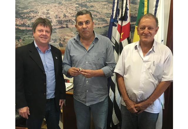 Vlamir Sandei recebe Gilmaci dos Santos Barbosa