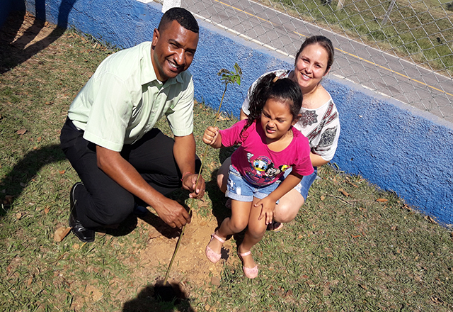 Tietê + Verde realiza plantio de mais 20 mudas de árvores