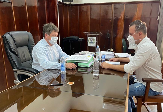 Prefeito Vlamir Sandei e Presidente da Câmara Alfredo Melaré reunem-se para tratar sobre a pandemia